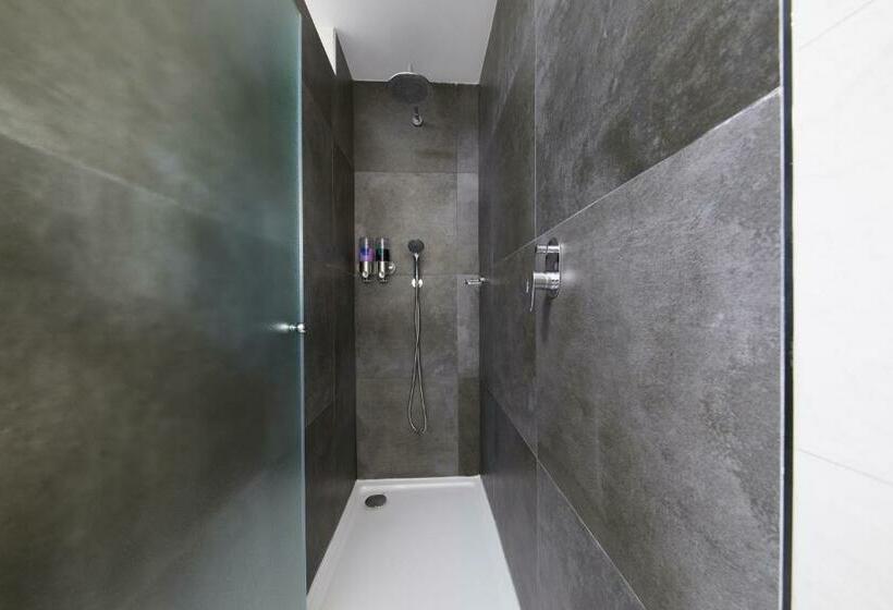 اتاق لوکس با چشم‌انداز دریا, Joan Miro Museum