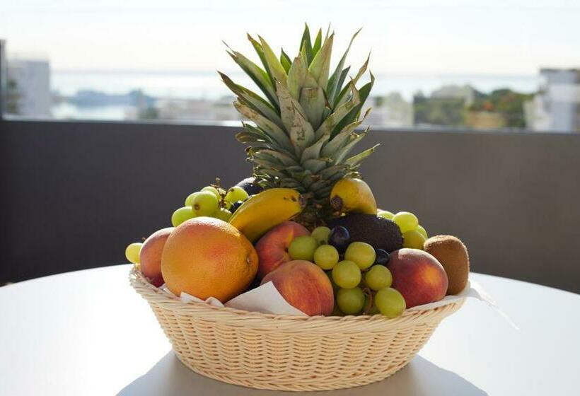 اتاق لوکس با چشم‌انداز دریا, Joan Miro Museum