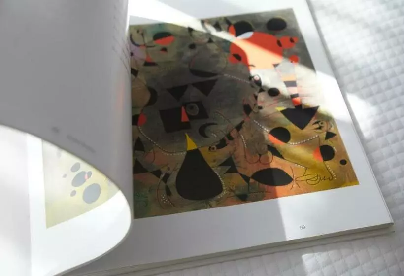 اتاق لوکس با چشمانداز دریا, Joan Miro Museum