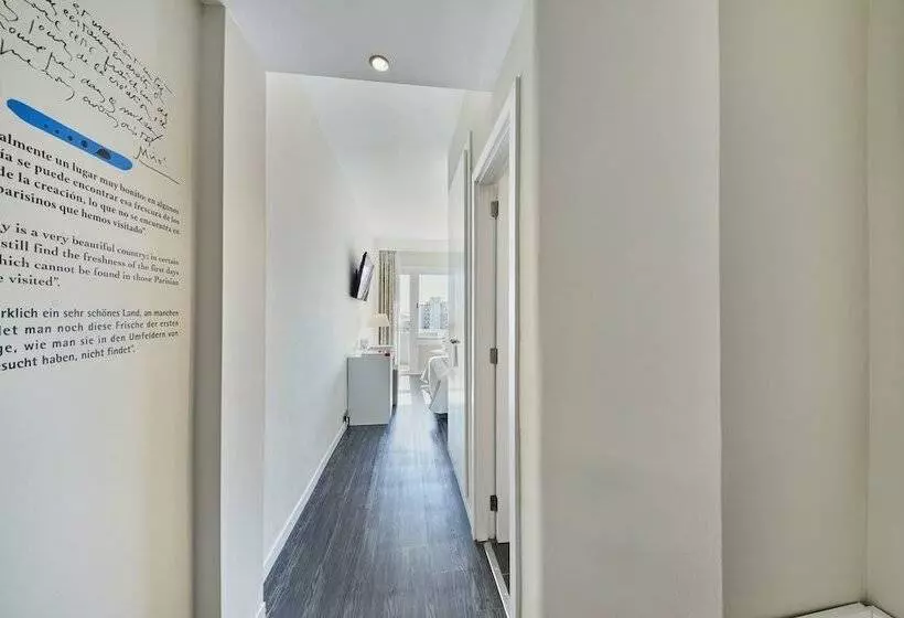 اتاق پرمیوم با چشمانداز دریا, Joan Miro Museum