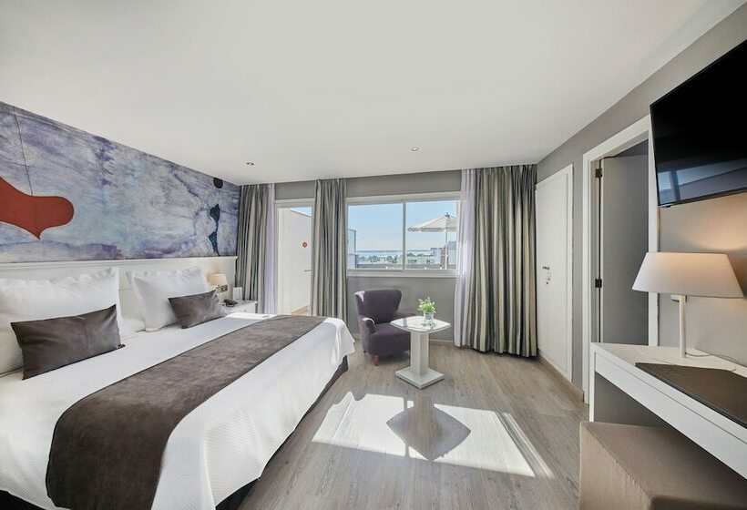 اتاق لوکس با چشم‌انداز دریا, Joan Miro Museum