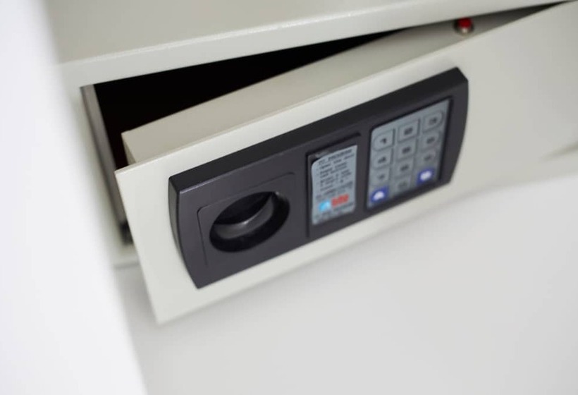 اتاق لوکس با چشم‌انداز دریا, Joan Miro Museum