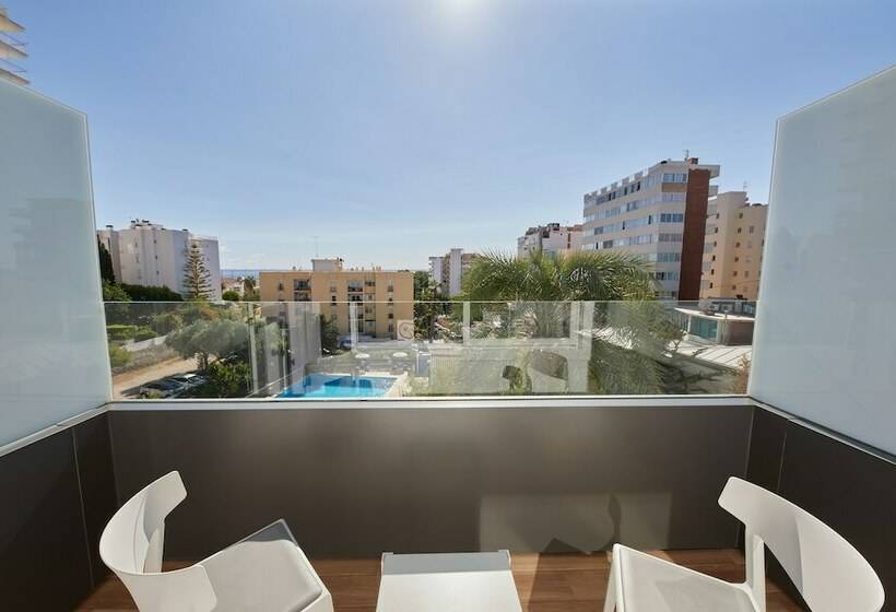 Premium Room Pool View, Joan Miro Museum