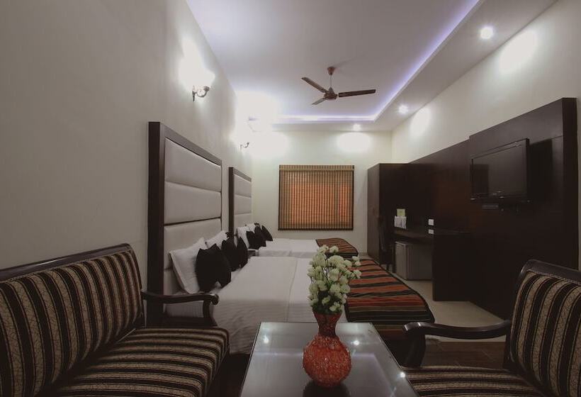 اتاق لوکس, Chowdhry Tourist Lodge   New Delhi Railway Station   2 Minutes Walk