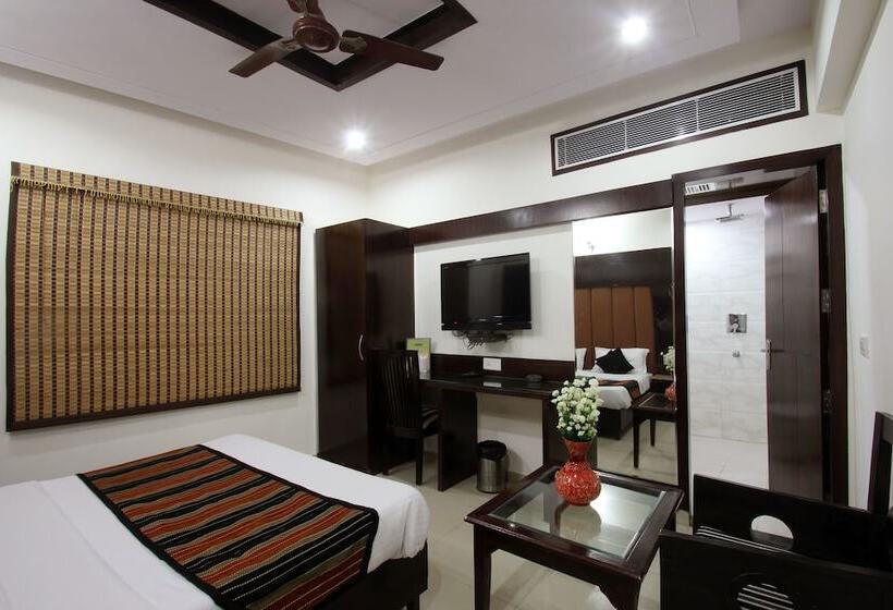 اتاق لوکس, Chowdhry Tourist Lodge   New Delhi Railway Station   2 Minutes Walk