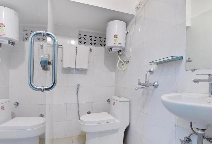 Номер Deluxe, Chowdhry Tourist Lodge   New Delhi Railway Station   2 Minutes Walk