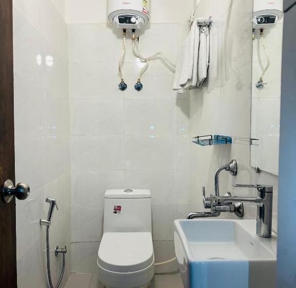 اتاق لوکس, Chowdhry Tourist Lodge   New Delhi Railway Station   2 Minutes Walk