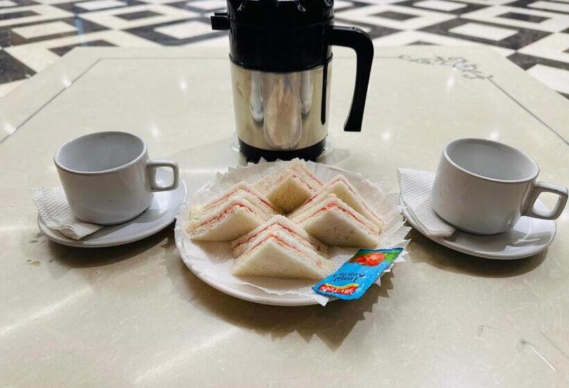 اتاق لوکس یک تخته, Chowdhry Tourist Lodge   New Delhi Railway Station   2 Minutes Walk