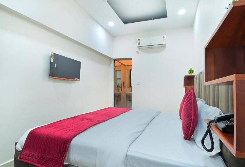 اتاق لوکس یک تخته, Chowdhry Tourist Lodge   New Delhi Railway Station   2 Minutes Walk