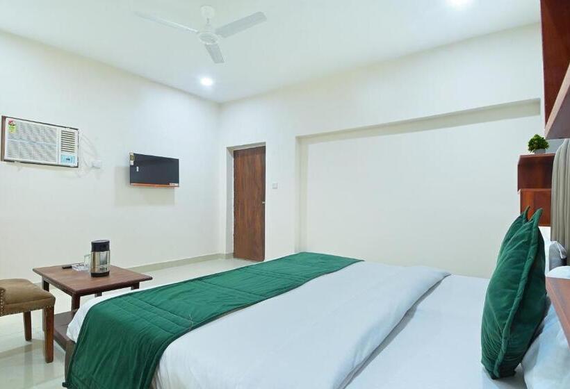 Номер Deluxe, Chowdhry Tourist Lodge   New Delhi Railway Station   2 Minutes Walk
