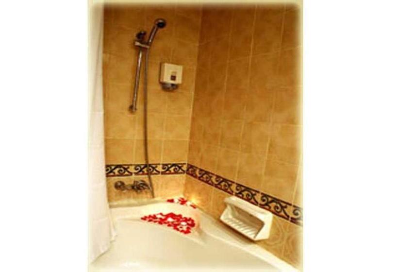اتاق استاندارد سه نفره, Seti Abu Simbel Lake Resort