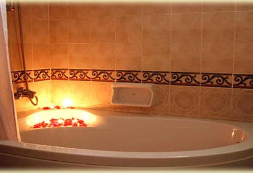 חדר סטנדרט לשלושה, Seti Abu Simbel Lake Resort