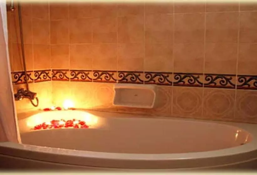 اتاق استاندارد سه نفره, Seti Abu Simbel Lake Resort
