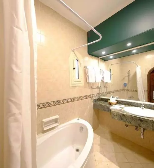 سوییت اجرایی, Seti Abu Simbel Lake Resort
