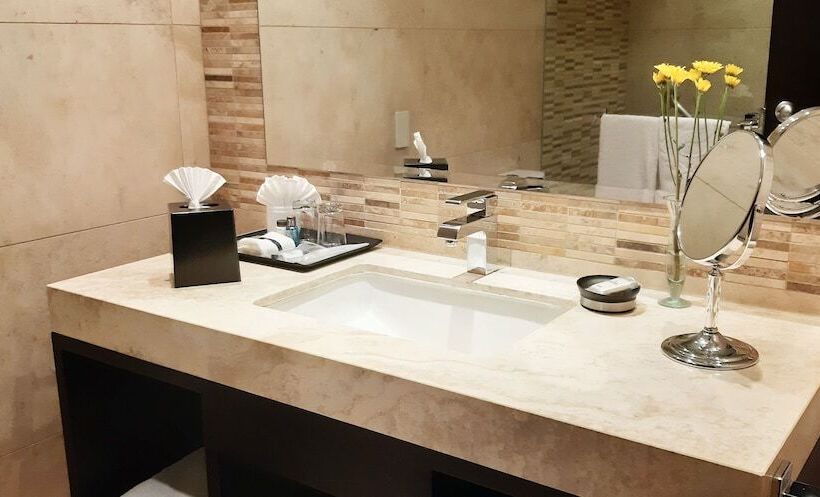 Номер Клуб, Sheraton Quito