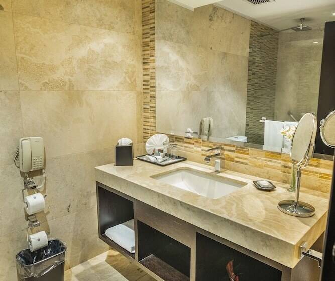 Номер Клуб, Sheraton Quito