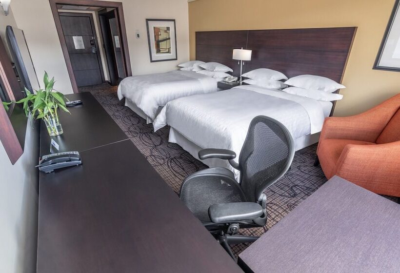 Номер Клуб, Sheraton Quito