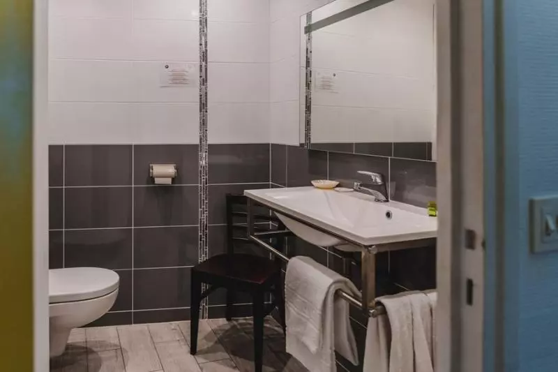 اتاق خانوادگی, The Originals City, Hôtel Le Cheval Rouge, Tours Ouest