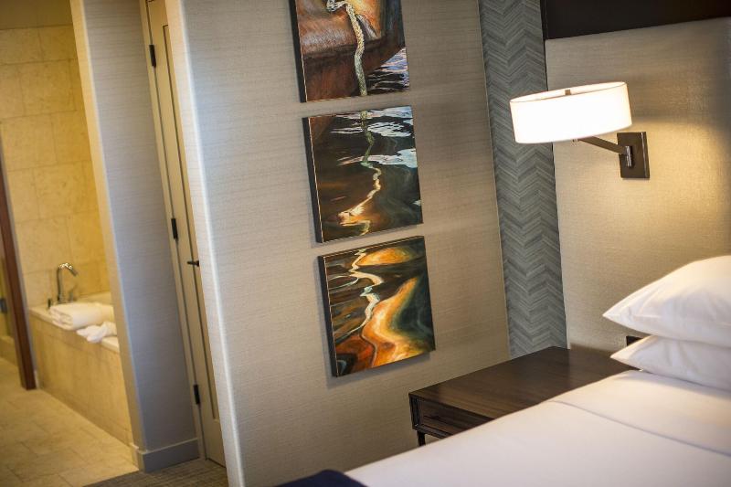 带大床的标准间, The Paramount