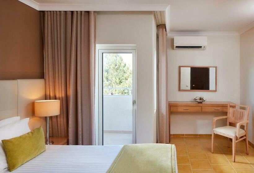 סוויטה נוף לבריכה, Santa Eulalia Hotel & Spa