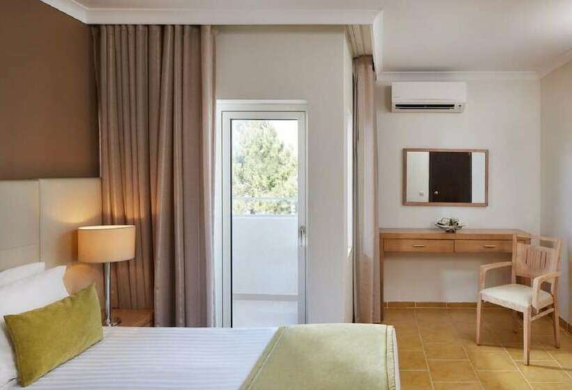 סוויטה נוף לבריכה, Santa Eulalia Hotel & Spa