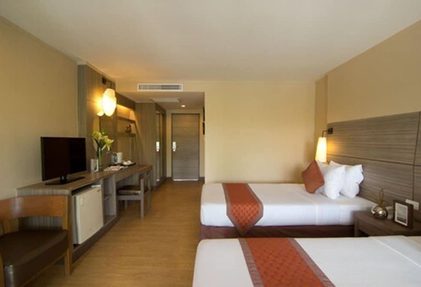 اتاق سوپریور با چشم‌انداز استخر, The Green Park Resort