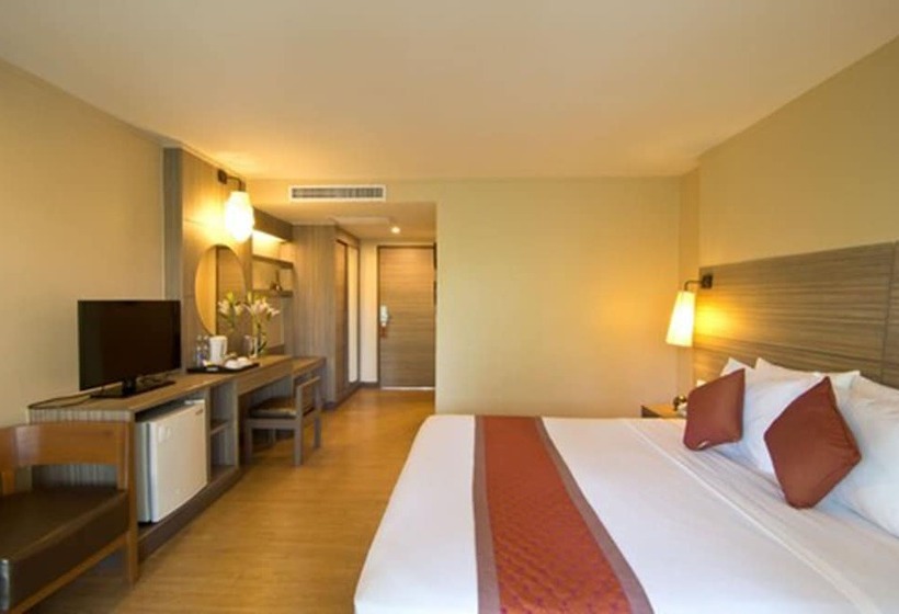 اتاق سوپریور با چشم‌انداز استخر, The Green Park Resort