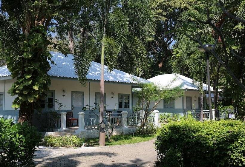 بانگلوی سوپریور, The Green Park Resort