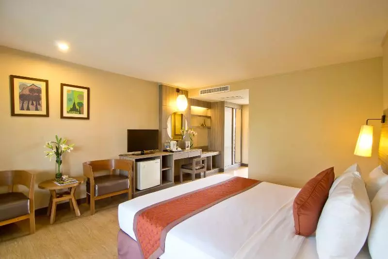 プールの見えるスーペリアルーム, The Green Park Resort
