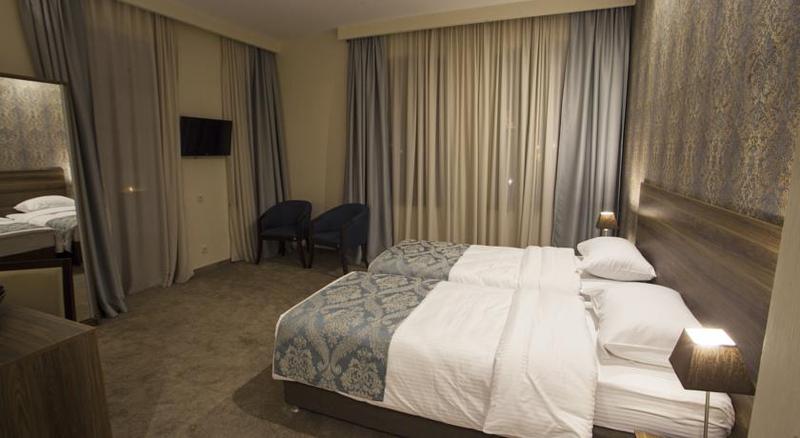 اتاق سوپریور با چشم‌انداز باغ, The Green Park Resort