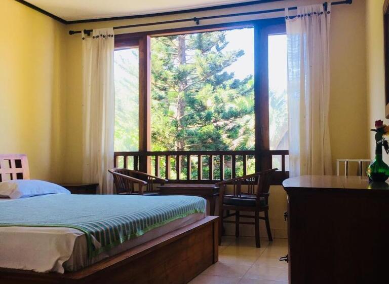 Номер Deluxe Вид на Море с Балконом, Padangbai Beach Inn