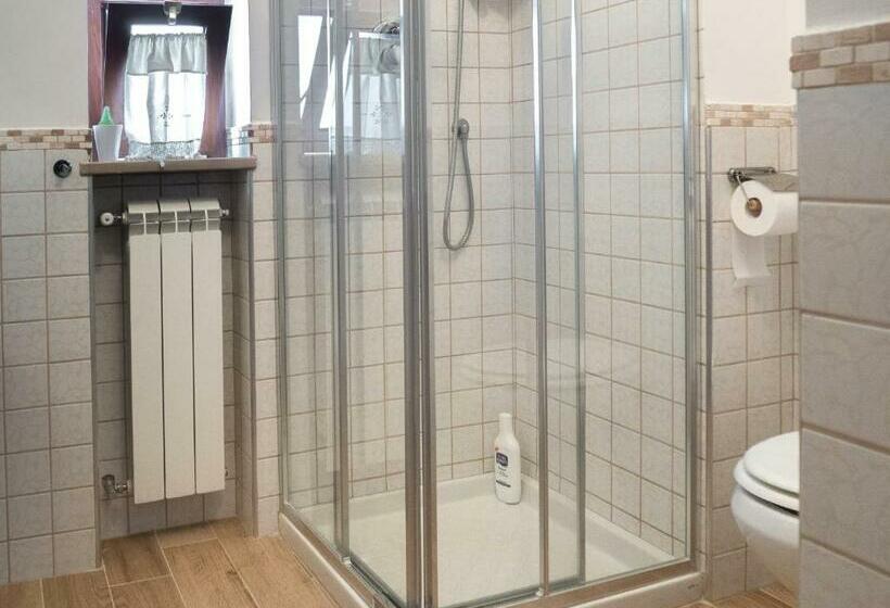 اتاق لوکس با بالکن, B&b A Casa Di Maybe