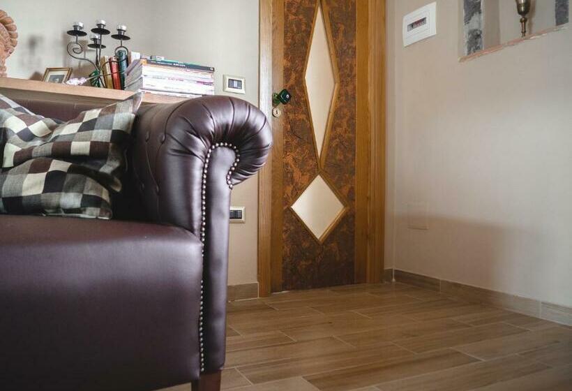 اتاق لوکس با بالکن, B&b A Casa Di Maybe