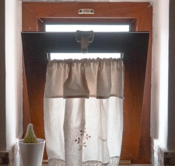 اتاق لوکس با بالکن, B&b A Casa Di Maybe