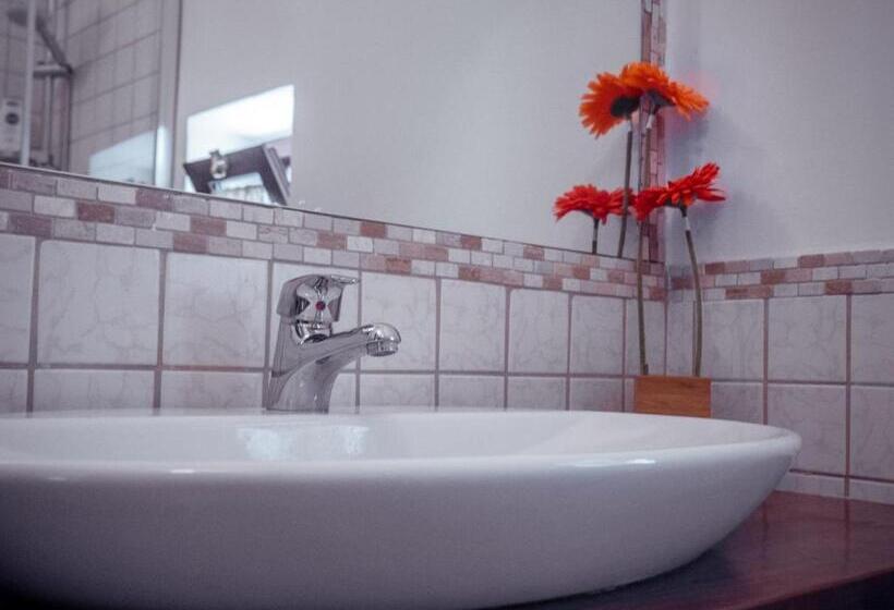 اتاق لوکس با بالکن, B&b A Casa Di Maybe