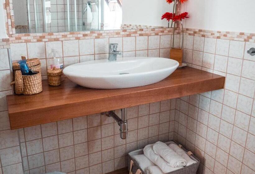 اتاق لوکس با بالکن, B&b A Casa Di Maybe