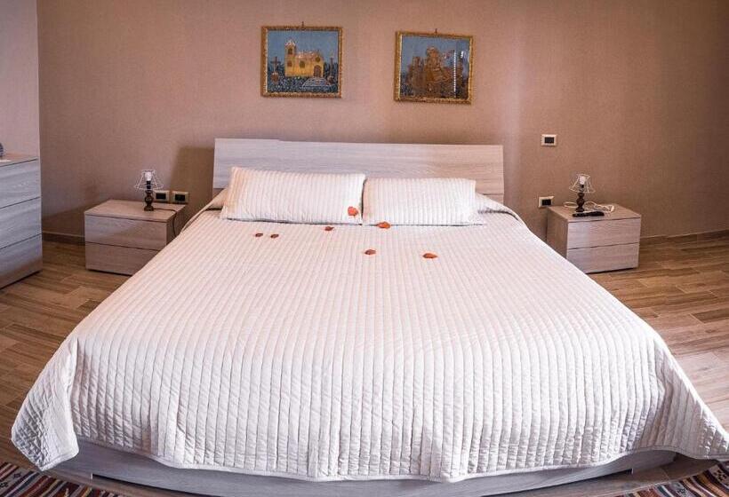 اتاق لوکس با بالکن, B&b A Casa Di Maybe