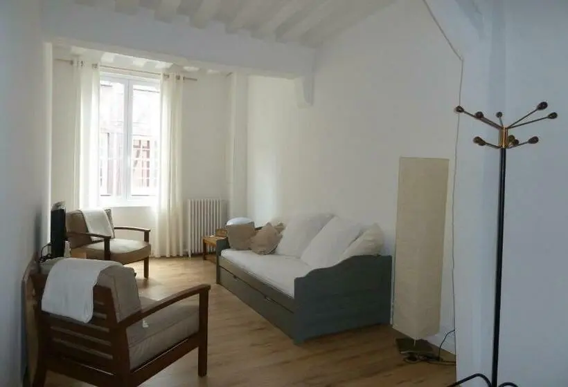 اتاق استاندارد, Une Chambre Dans L'atelier De R