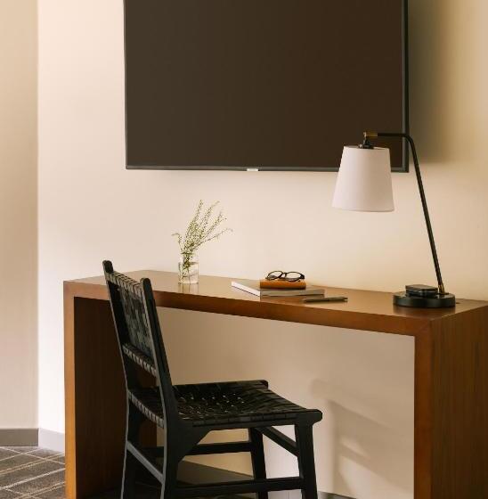 חדר סטנדרט מותאם לאדם עם מוגבלויות, Found Hotel, Santa Monica