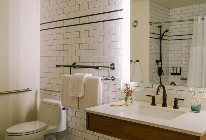 חדר סטנדרט מותאם לאדם עם מוגבלויות, Found Hotel, Santa Monica