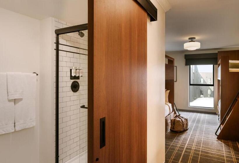 חדר סטנדרט לארבעה, Found Hotel, Santa Monica