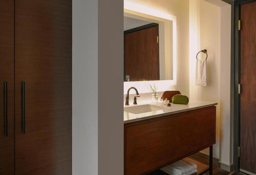 חדר סטנדרט לארבעה, Found Hotel, Santa Monica