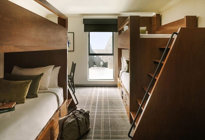 חדר סטנדרט לארבעה, Found Hotel, Santa Monica