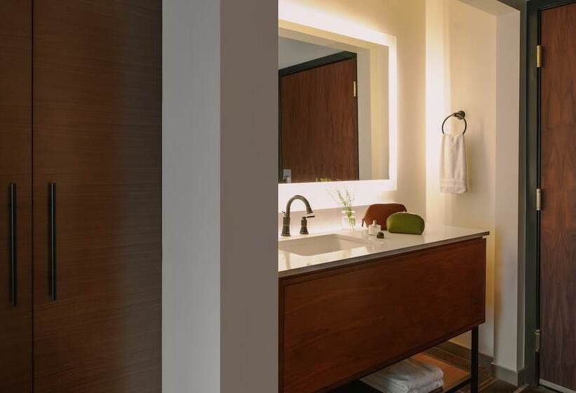 חדר סטנדרט לארבעה, Found Hotel, Santa Monica