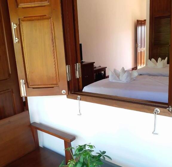 豪华房间, Villa Chitchareune 2