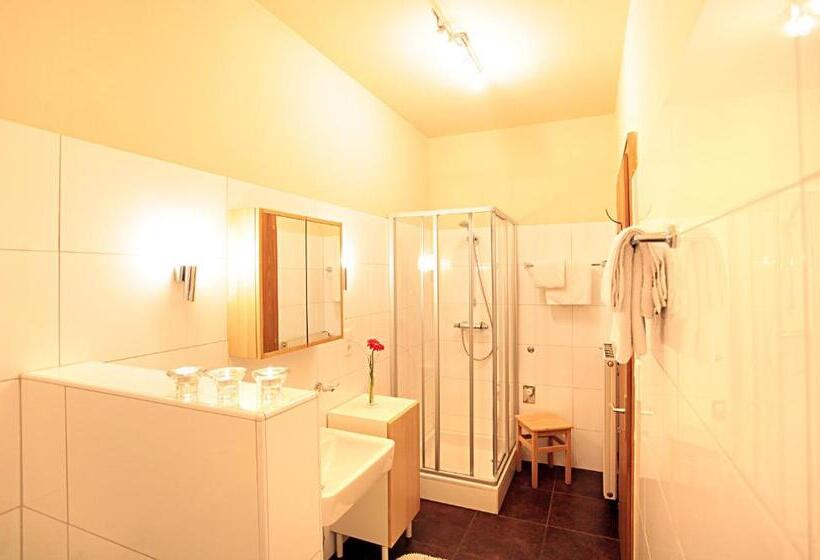 شقة غرفتين, Bergkristall