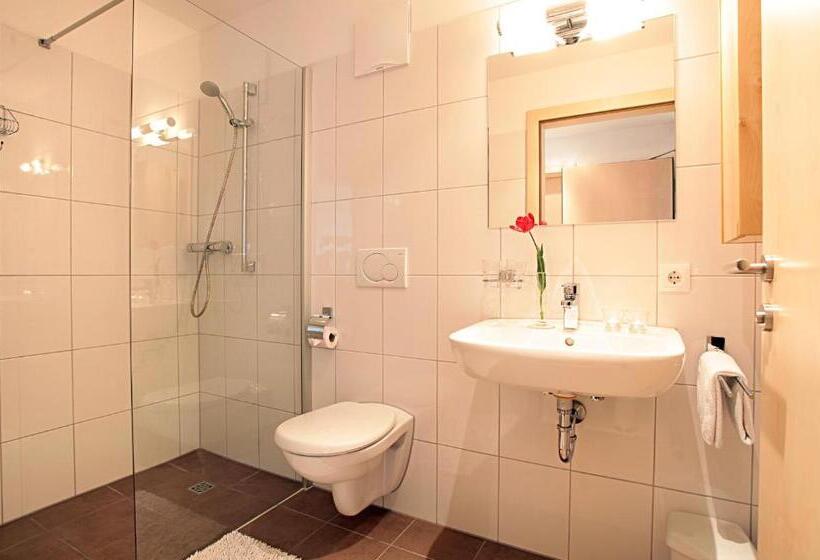 شقة غرفة واحدة, Bergkristall