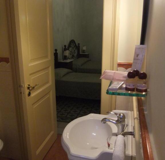 带阳台的三人标准间, B&b Conte Ruggero