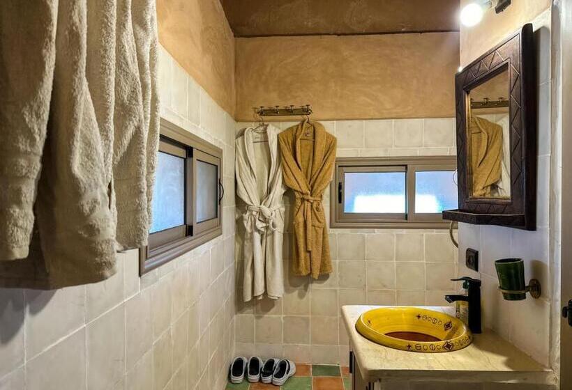 اتاق استاندارد چهار تخته, Kasbah Baha Baha