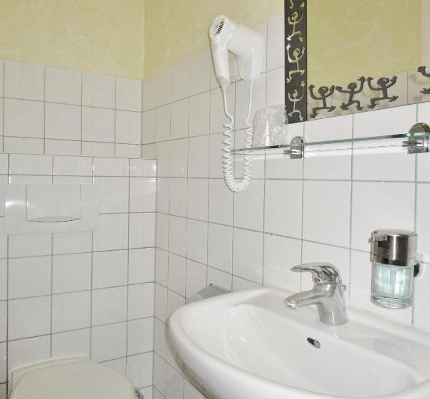 可看到停车场的标准间, Ostseestern